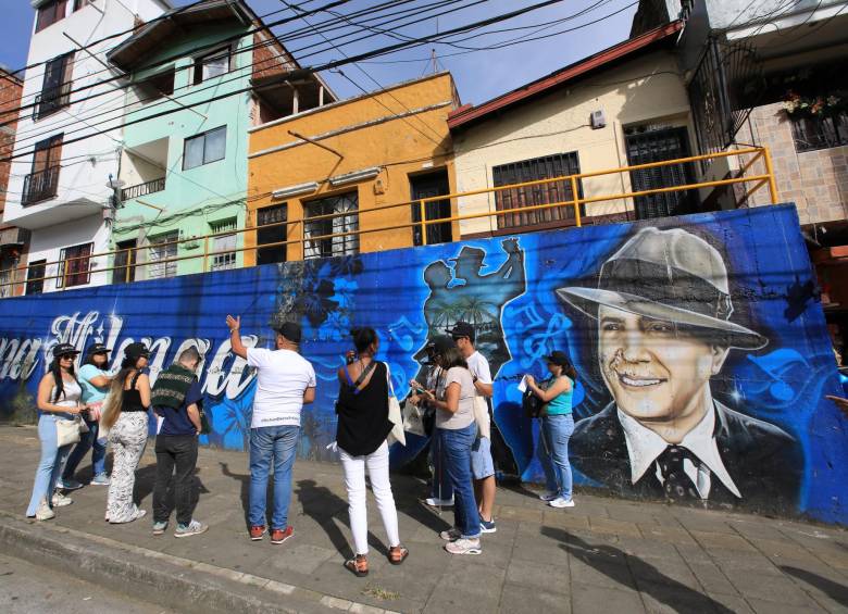 La memoria de Gardel en Manrique también es visible en murales callejeros. FOTO Esneider Gutiérrez