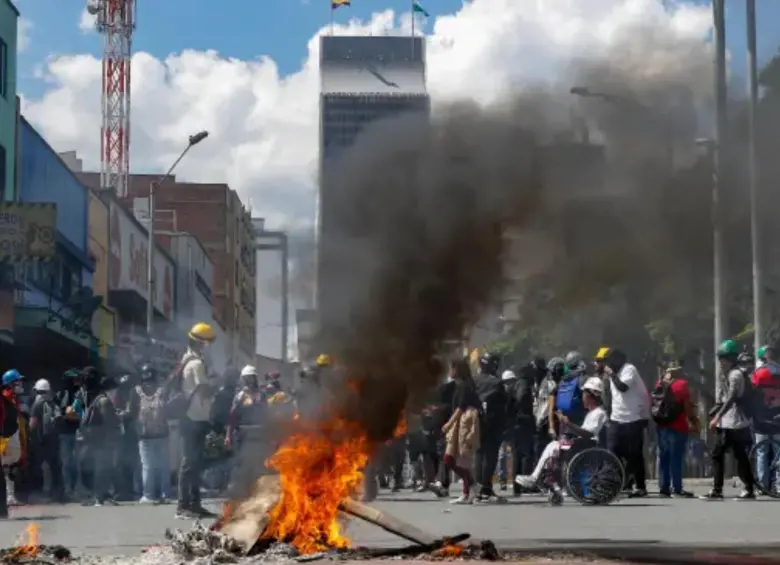Imagen de la Primera Línea en Medellín. FOTO: MANUEL SALDARRIAGA