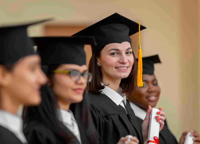 Grupo de personas que se inscribieron a la convocatoria de la Universidad Europea para impulsar su carrera profesional y encontrar empleo con más facilidad. FOTO: Cortesía
