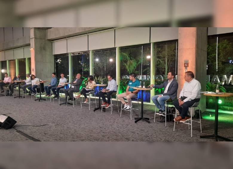 En un principio estaban citados los 14 candidatos. Sin embargo, la candidata Deicy Bermudez no llegó porque tuvo un problema de salud. FOTO: EL COLOMBIANO 