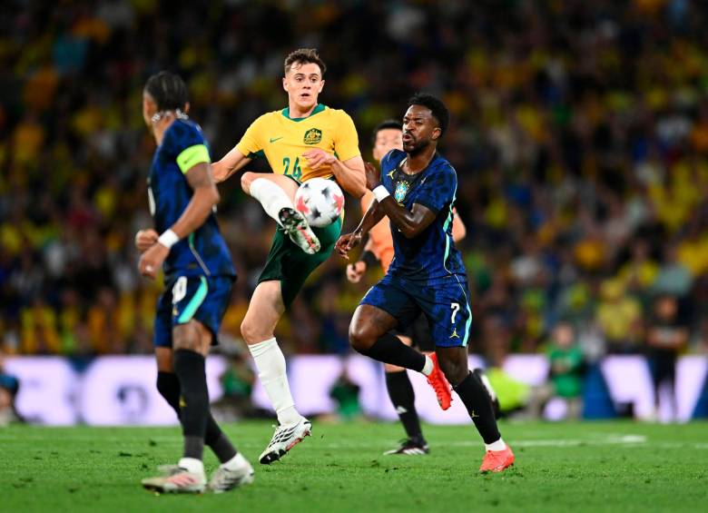 Vinicius Jr disputando una pelota. Este miércoles volvió al gol. FOTO: X Socceroos
