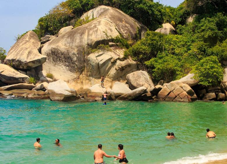 Como celebración de Año Nuevo, en territorios como Brasil las personas saltan sobre las olas en honor a Iemanjá. FOTO: Camilo Suárez