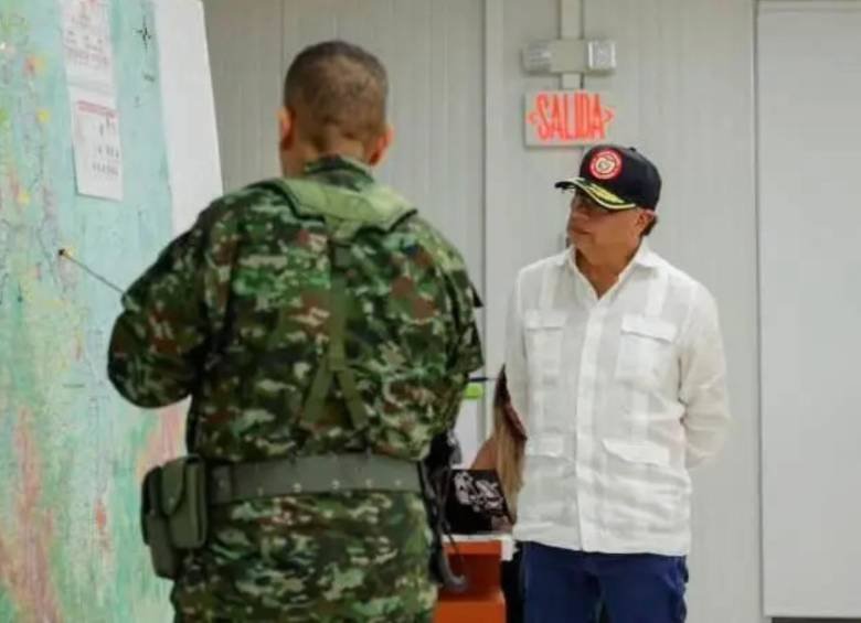 El presidente Gustavo Petro ordenó el estado de conmoción interior en el Catatumbo y se reunió con las Fuerzas Militares. FOTO: Presidencia de la República