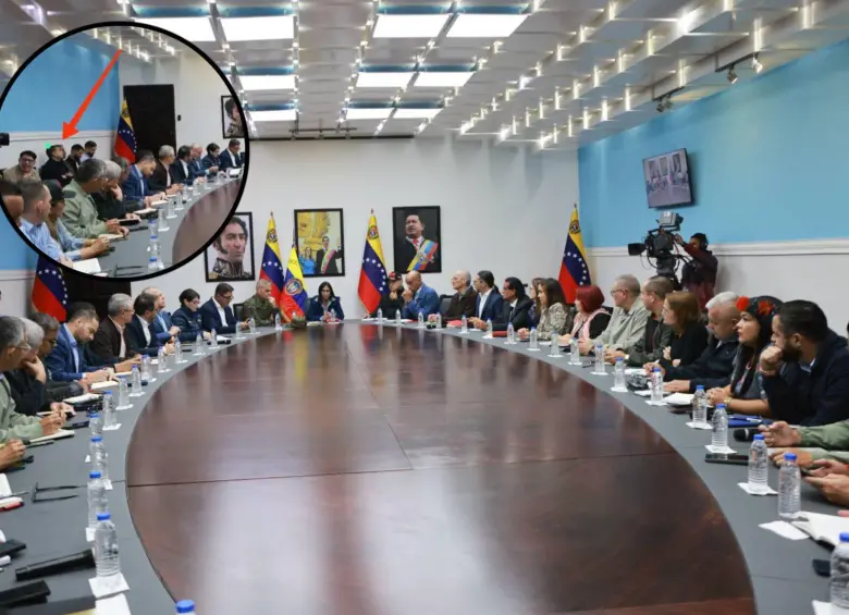 En un costado del recinto donde se celebró el Consejo de Ministros este domingo, 4 de enero, se encontraba el capitán Escalona. Foto: Captura video transmisión canales estatales de Venezuela