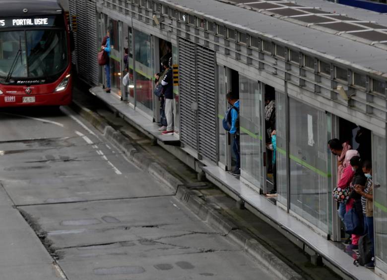 Un estudio reveló que 3 de cada 10 usuarios se cuelan en TransMilenio. FOTO: Colprensa