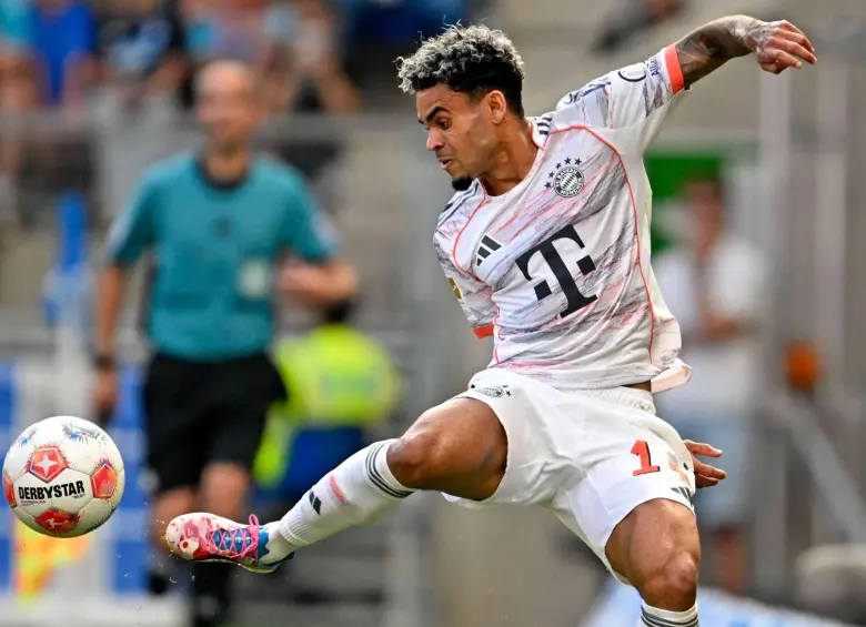 Luis Díaz en medio de un partido de liga con el Bayern Múnich. FOTO: Redes sociales @FCBayern