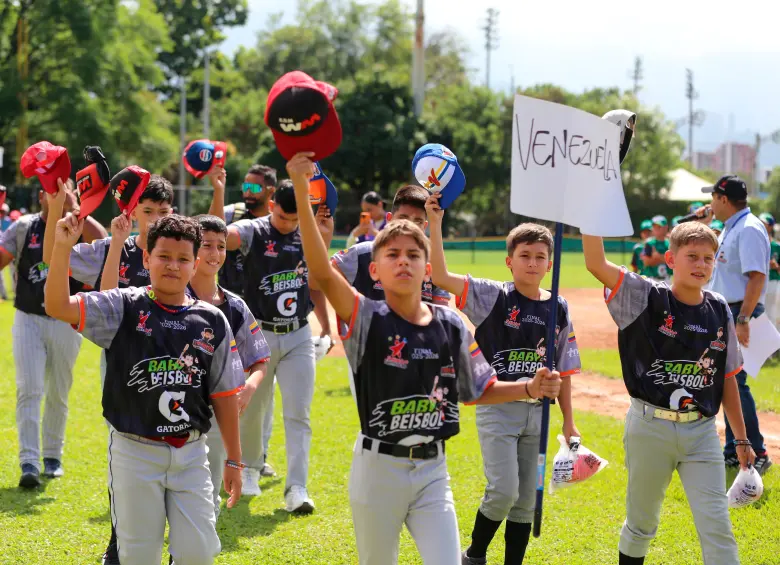 Los peloteros del equipo de la academia Wiston Márquez de Mérida, Venezuela, llegaron a la capital de Antioquia entre el domingo y lunes para disputar el Baby Béisbol 2026. FOTO cortesía los paisitas-donaldo zuluaga