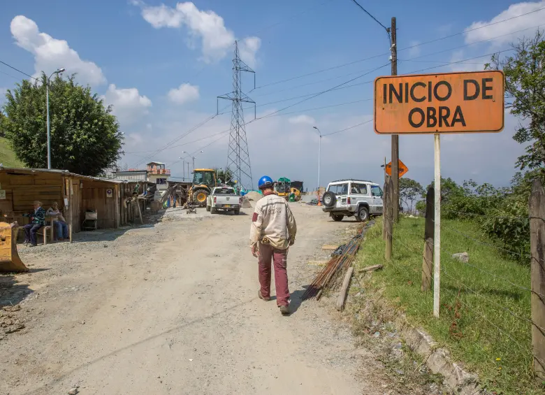 La complejidad regulatoria, los retrasos en licencias y la inestabilidad normativa están elevando los costos para las empresas y frenando proyectos de inversión en Colombia, según analistas de Corficolombiana. FOTO EL COLOMBIANO