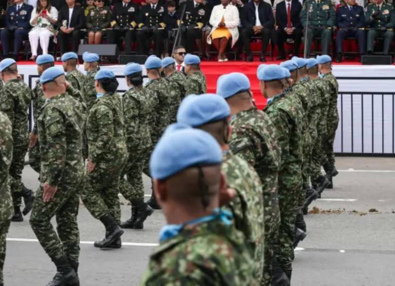 La institución enfatizó que el sistema de ascensos es competitivo y que la salida de miembros antiguos garantiza el flujo de nuevas generaciones al servicio del país. FOTO: Ejército Nacional