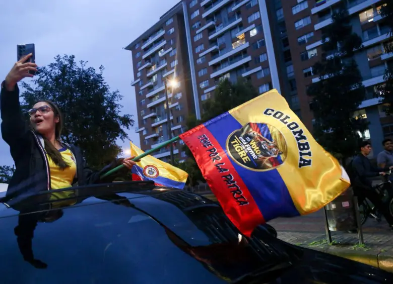 Simpatizantes del jurista salieron a las calles a festejar la victoria en las urnas. Foto: Camilo Suárez