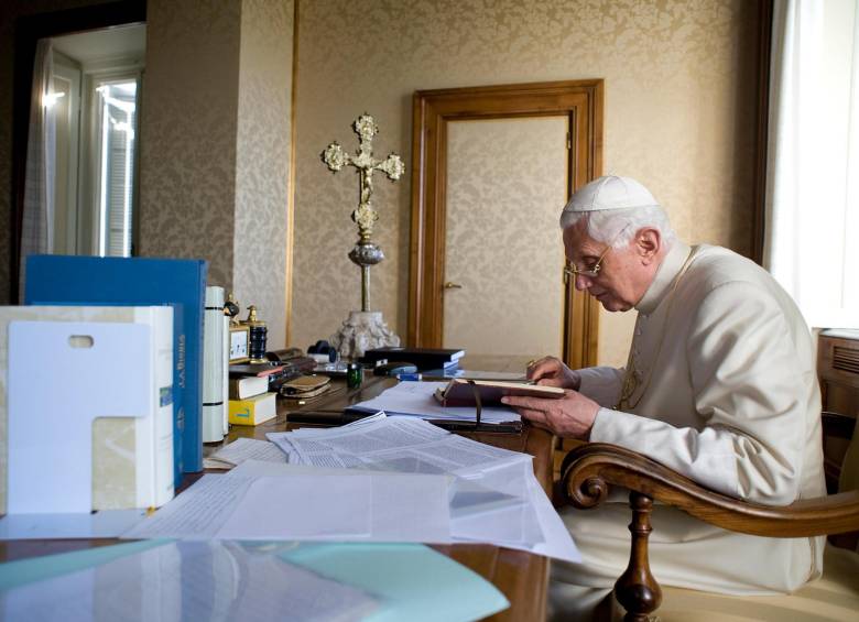 El papa Benedicto XVI pasará a la historia como uno de los teólogos más importantes al interior de la iglesia católica. Foto: L’OSSERVATORE ROMANO / HANDOUT / EFE