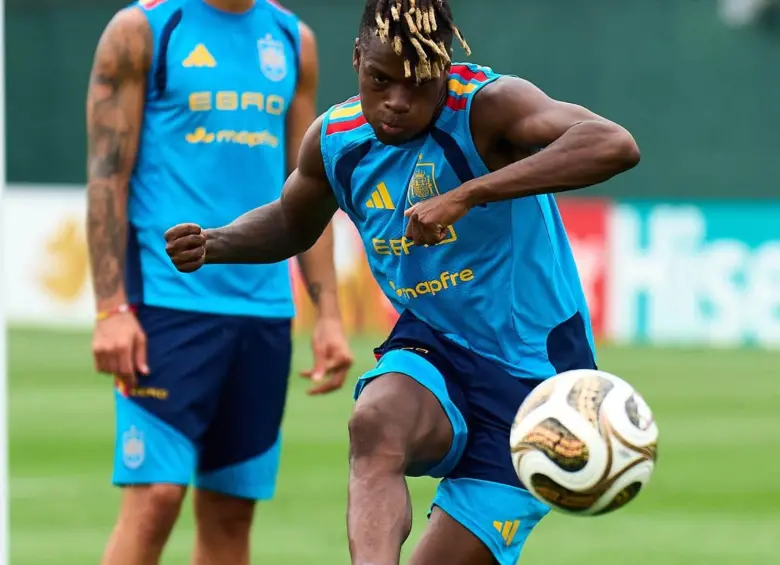 Nico Williams en medio de un entrenamiento con la selección de España. FOTO: Tomada de redes sociales @SEFutbol