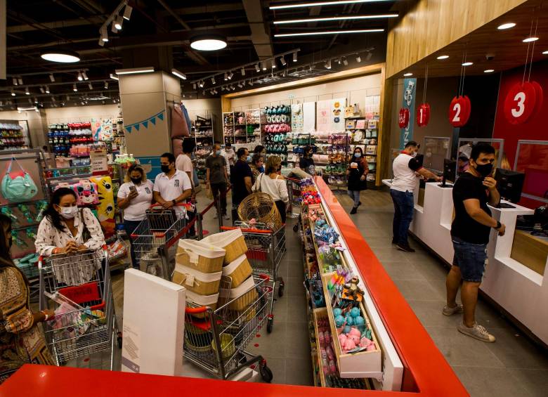 Antes de gastar desmedidamente en Navidad, tenga en cuenta la dinámica de los precios. FOTO Julio César Herrera.