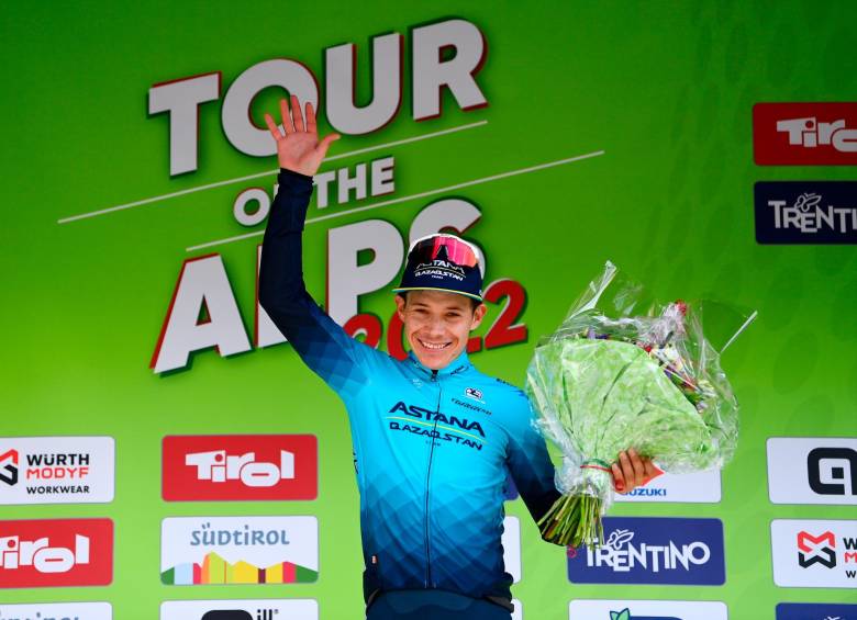 El colombiano Miguel Ángel Supermán López es uno de los favoritos para llevarse el título del Giro de Italia. FOTO @AstanaQazTeam