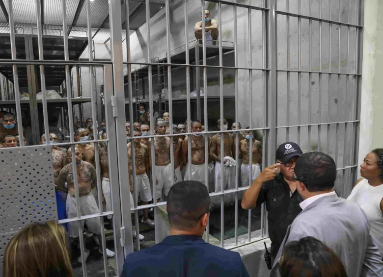 Las condenas contra miembros de la MS-13 se dan en el marco del régimen de excepción impulsado por el presidente Nayib Bukele desde 2022. FOTO: AFP. 
