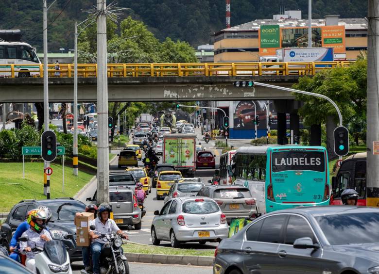Con la firma y divulgación oficial del decreto, la medida del pico y placa ya rige en todas las vías urbanas de Medellín y los otros nueve municipios del Valle de Aburrá. FOTO: CAMILO SUÁREZ