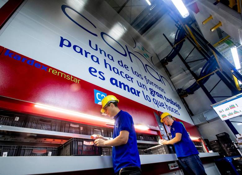 El Centro de Distribución (CEDI) cuenta con lo último en tecnología para agilizar la entrega de medicamentos. FOTO Jaime Pérez. 