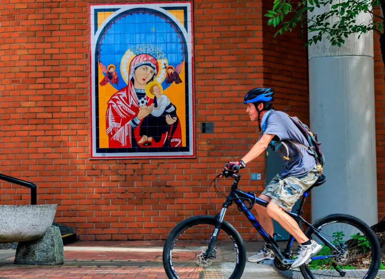Virgen del Perpetuo Socorro. Estación estadio. Foto: Camilo Suárez.