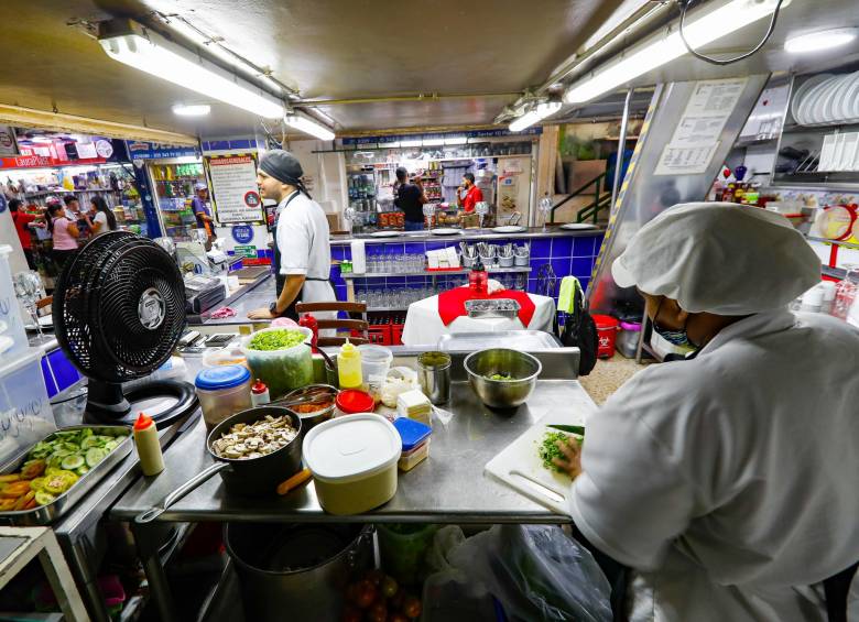 En La Mayorista y en La Minorista hay desde oferta de restaurantes gourmet, hasta corrientazos. Foto: Manuel Saldarriaga.
