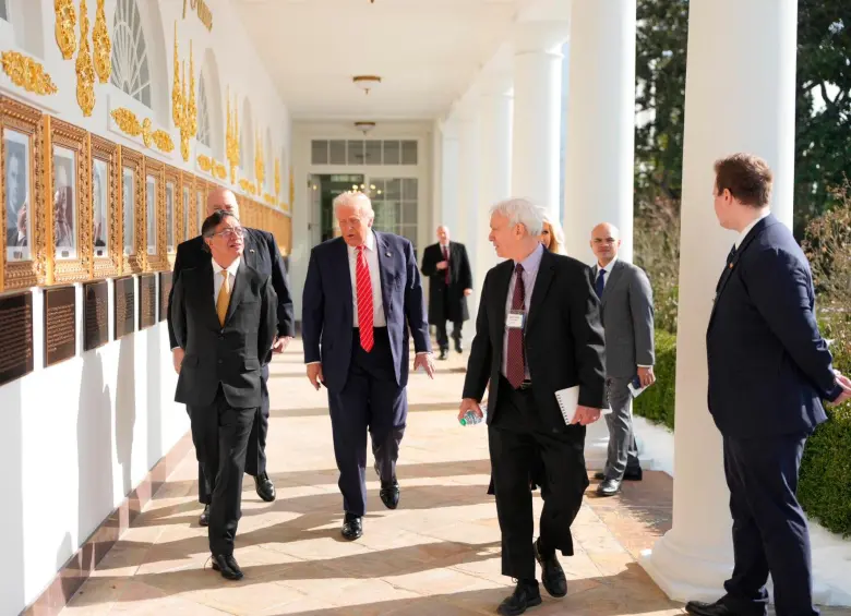 El ‘Paseo de la fama presidencial’ es un área remodelada por el presidente Donald Trump en uno de los pasillos del ala oeste en dirección a la Oficina Oval. FOTO: Tomada de X @infopresidencia