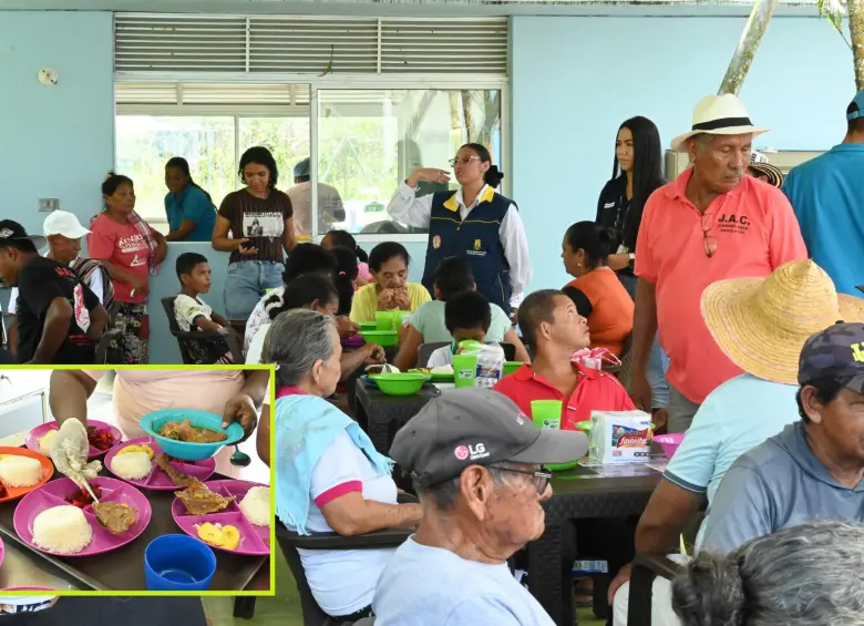 Funcionarios de la Ungrd durante una de las jornadas en los comedores. FOTO: Cortesía