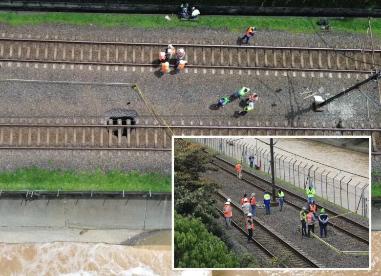 Adelante, obreros e ingenieros del Metro y de EPM evalúan la situación. Atrás, el enorme hueco que apareció en la vía férrea. FOTOS: Camilo Suárez.