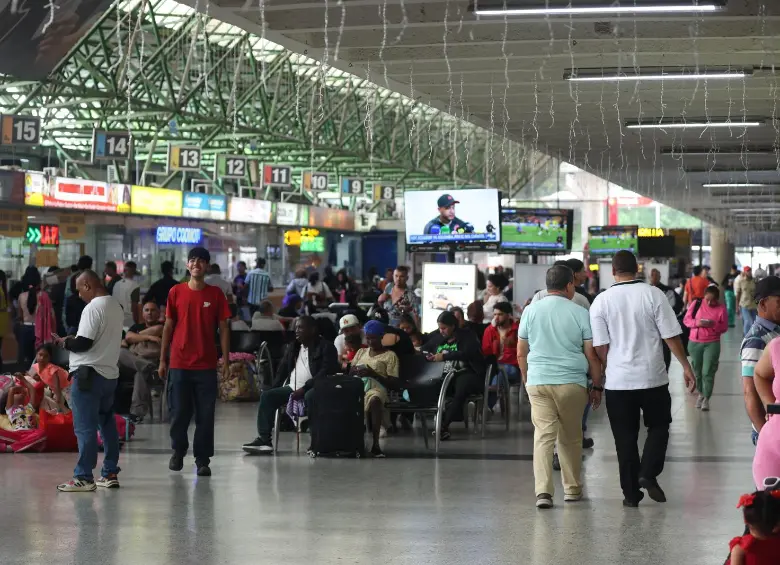 La Alcaldía de Medellín mantiene activa la articulación del Puesto de Mando Unificado (PMU), con el objetivo de proteger a los usuarios, prevenir el pregoneo y garantizar. FOTO: Alcaldía de Medellín