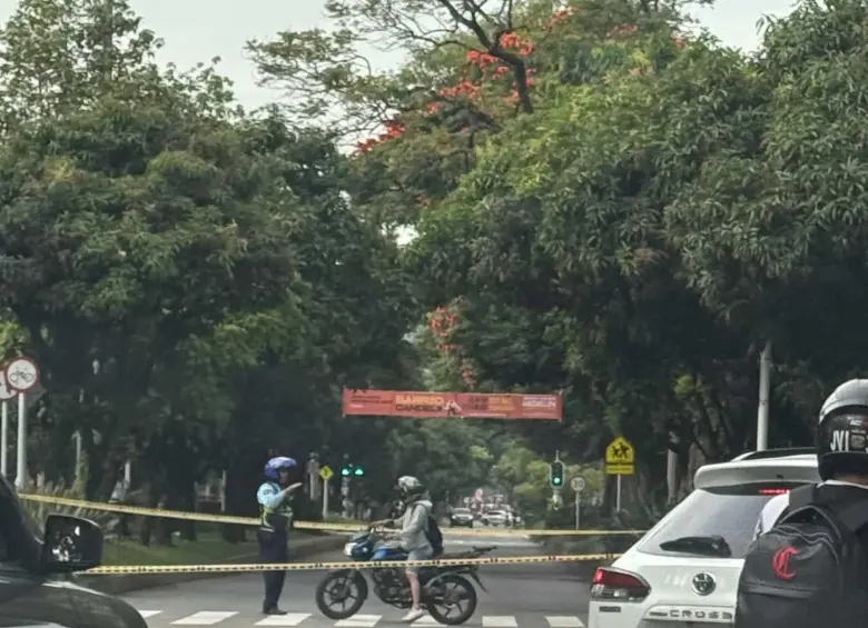 Avenida de Las Vegas, cerrada en Medellín. FOTO: Cortesía Denuncias Antioquia