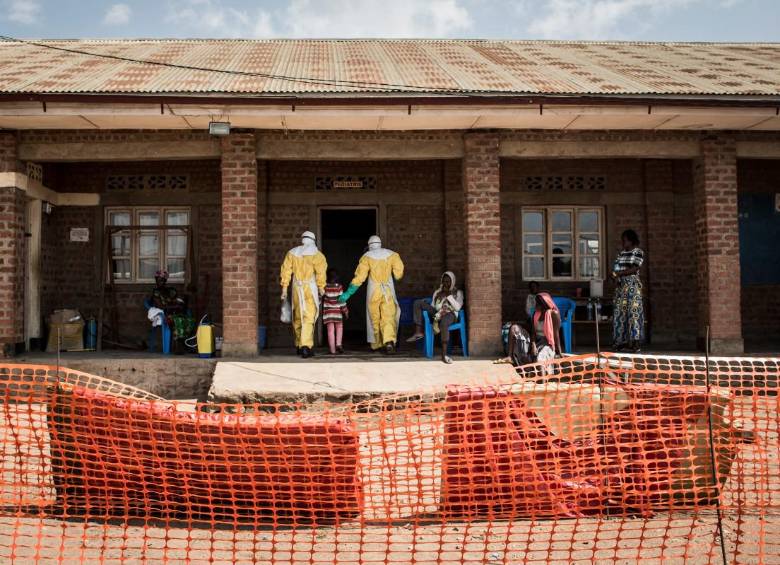 Las autoridades sanitarias de la República Democrática del Congo intensifican las medidas de contención tras el aumento de casos sospechosos y muertes relacionadas con el brote de ébola. FOTO: AFP.