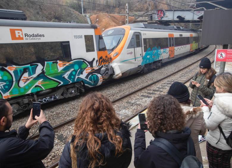 Los trenes implicados en el accidente viajaban hacia la ciudad de Barcelona. FOTO: AGENCIA EFE