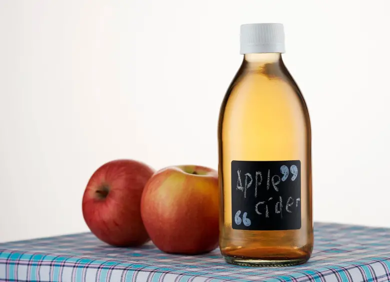 El vinagre de manzana sí cuenta con otros beneficios probados científicamente. FOTO Tomada de @bmj_company
