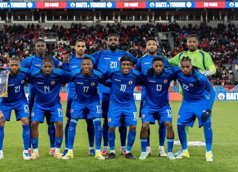 Haití, quien regresa a un Mundial tras 52 años, es vestido por la marca colombiana Saeta. FOTO: Tomada de redes sociales @fhfhaiti