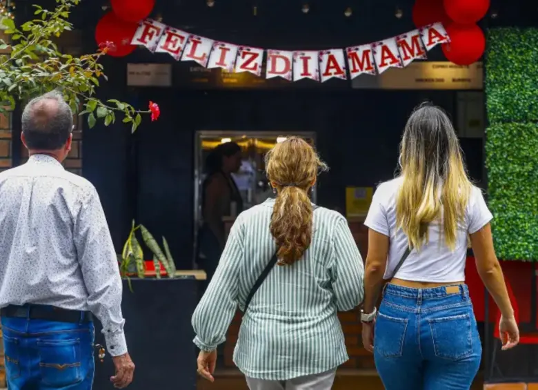 Este domingo 11 de mayo se llevará a cabo la celebración del Día de la Madre en Colombia para este 2025. Una fecha para honrar y expresar gratitud a las madres por su amor, dedicación y esfuerzo. FOTO: MANUEL SALDARRIAGA