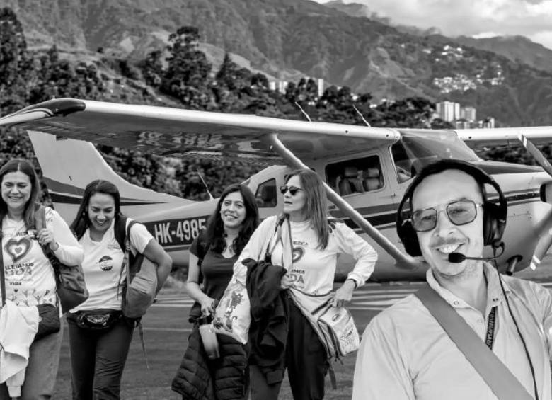 Perla Álvarez, Sandy García y María Guzmán, colaboradoras de Colmédica, así como Julissa Figueredo y el piloto Mehmet Cankaya, perdieron la vida en el siniestro. FOTO Alcaldía de Condoto, Ilustración EL COLOMBIANO