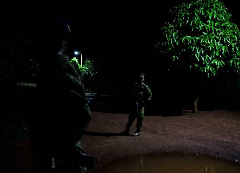 Los soldados del Ejército hacían presencia en el lugar para confrontar a las disidencias. Foto: Colprensa (imagen de referencia)