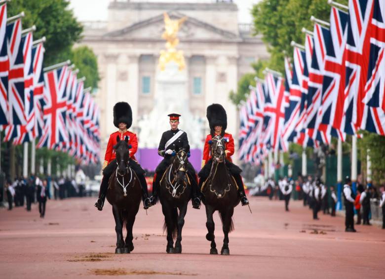 El desfile inaugural de las celebraciones se llama “Trooping the Colour”, lo componen los regimientos británicos y tuvo lugar en la sede de la guardia de caballería —Horse Parade—, en el centro de Londres.