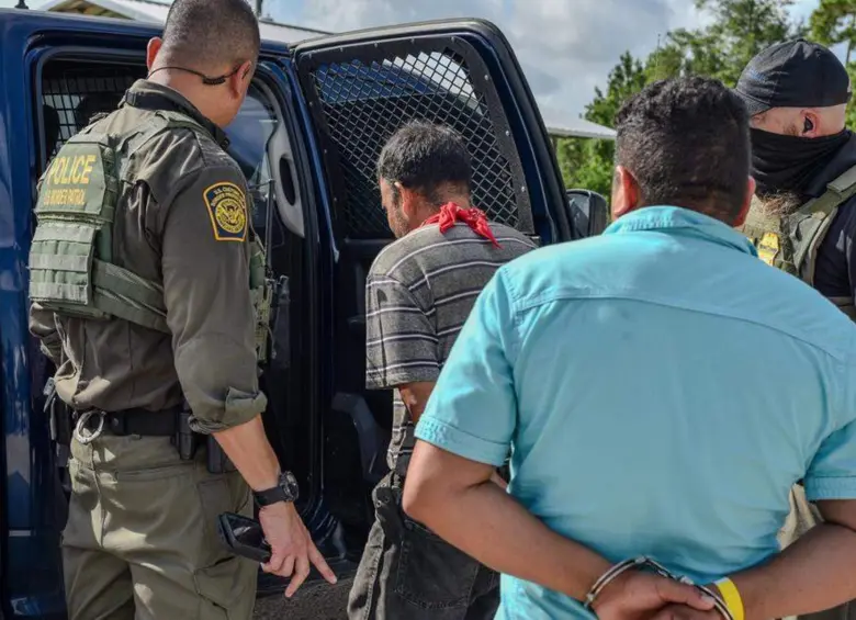 El reporte sugirió un saldo negativo de entre 10.000 y 295.000 migrantes menos en 2025 en Estados Unidos. FOTO: ICE