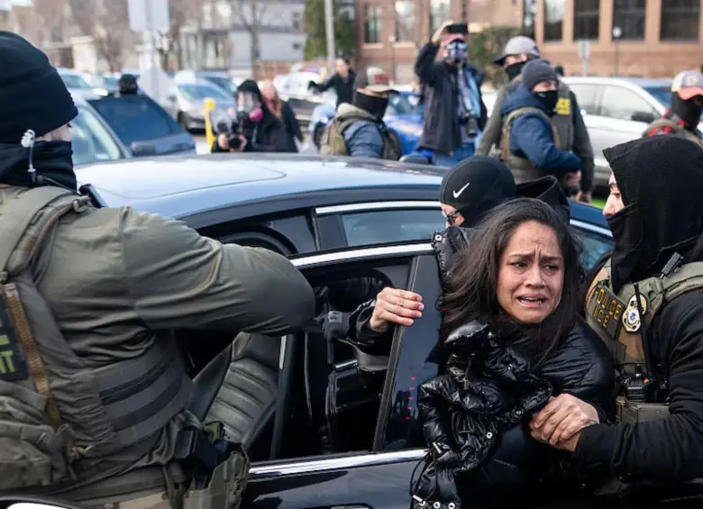 El ICE deteniendo a los migrantes en Estados Unidos. FOTO: Getty