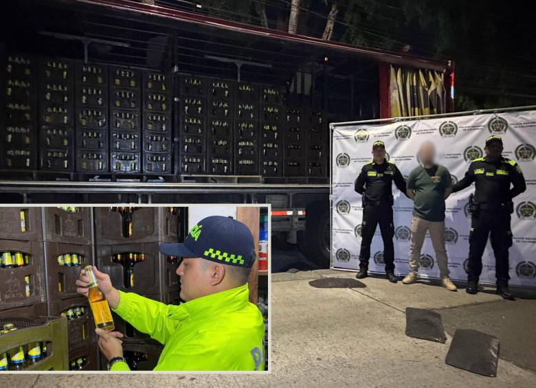 Adelante, agentes de Policía inspeccionando las botellas. Atrás, el material incautado junto al capturado. FOTO: Cortesía