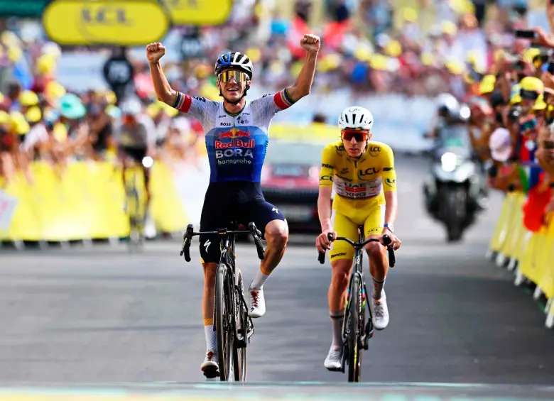 Remco Evenepoel y Tadej Pogacar (amarillo) tendrán este martes otro duelo en el Tour de Francia, esta vez en la contrarreloj individual. El favoritismo es para Remco, especialista en este tipo de pruebas. FOTO: GETTY 