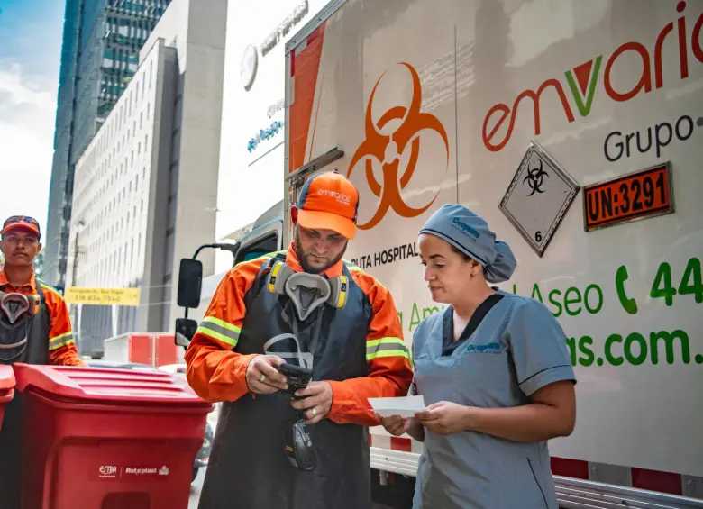 Solo durante 2025 la empresa registró 109 accidentes laborales asociados al contacto con elementos cortopunzantes y residuos considerados de riesgo biológico o mecánico. FOTO Emvarias.