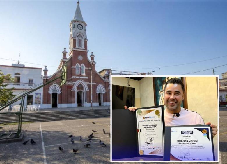 Adelante, alcalde de Puerto Berrío con exaltaciones hechas en 2025. Atrás, panorámica del municipio de Puerto Berrío. Foto: Juan Antonio Sánchez Ocampo e imagen tomada de redes.