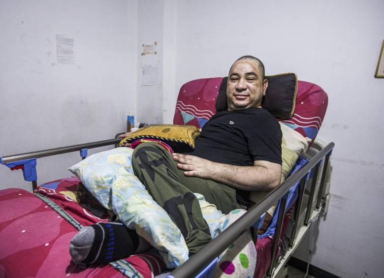 Tras el insólito accidente del que fue víctima, don Wilmar perdió la mayor parte de la movilidad en sus extremidades. Foto: Carlos Alberto Velásquez
