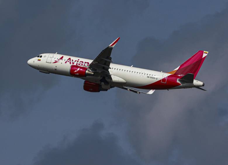 Los pilotos usan distintos códigos para comunicarse con las torres de control. Foto: Manuel Saldarriaga Quintero