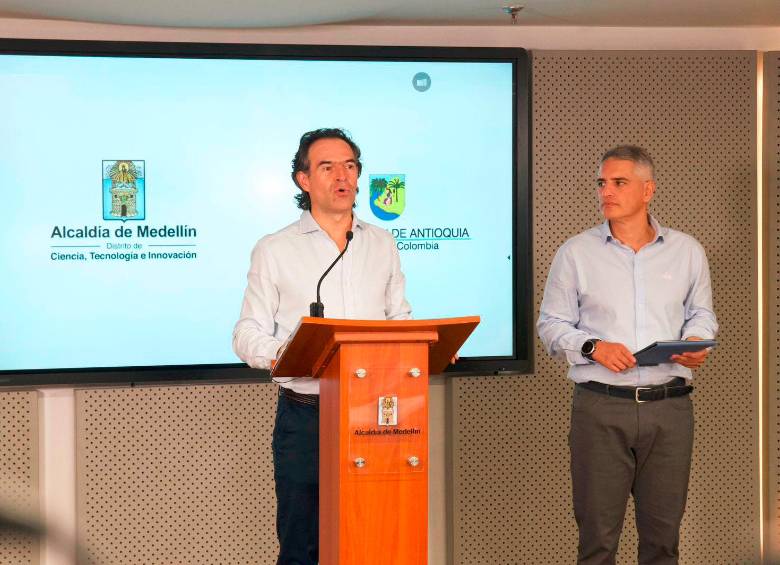 El alcalde de Medellín, Federico Gutiérrez, y el gobernador de Antioquia, Andrés Julián Rendón, convocaron este lunes a la concentración en apoyo a Venezuela. FOTO: CORTESÍA