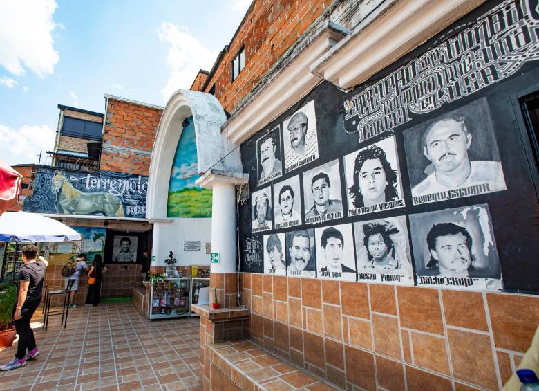 En el barrio Pablo Escobar borraron un mural, pero el fantasma sigue en cada esquina