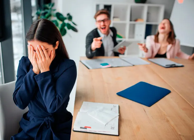 Los comentarios y burlas contra tres excompañeras de trabajo le podrían costar caro a un contratista de la Alcaldía de Medellín