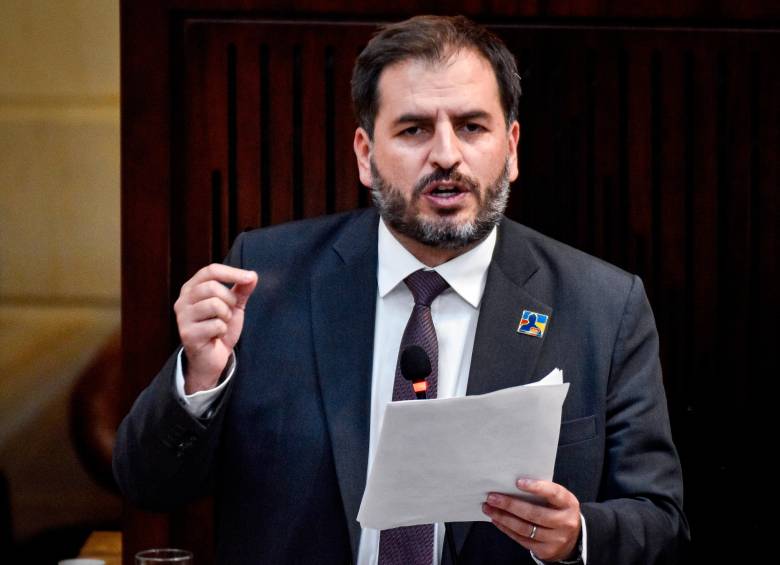Andrés Forero es uno de los senadores del Centro Democrático que lidera el nuevo proyecto que busca cambios en el sistema pensional. FOTO COLPRENSA.