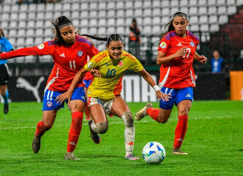 La Selección Colombia femenina sub-17 se ubica en la tercera casilla del Grupo A del Sudamericano sub-17 con 4 puntos. Las chilenas, que el viernes se miden con Argentina, son primeras con 5 unidades FOTO fcf 