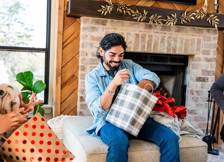 ¿Qué detalle le puedo dar a un hombre en Navidad? Esto es lo que recomienda la IA. Foto: GETTY